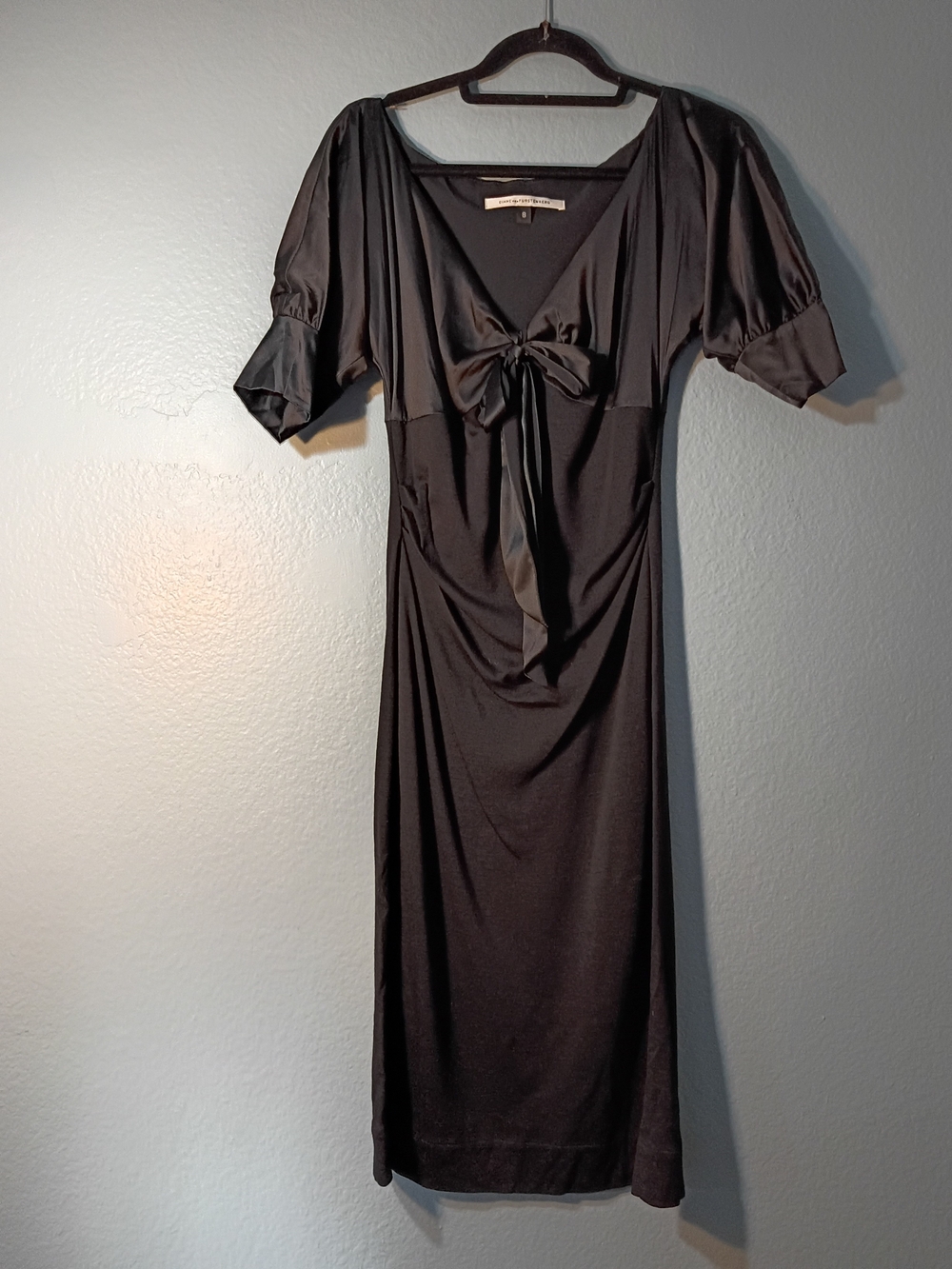 Diane Von Furstenberg Black Midi Dress with Tie-Front Vintage 100%wool,95%silk.